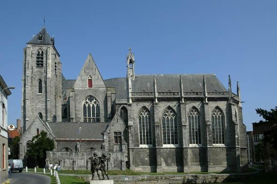 De Onze-Lieve-Vrouwekerk is één van de oudste gebouwen in Kortrijk. 