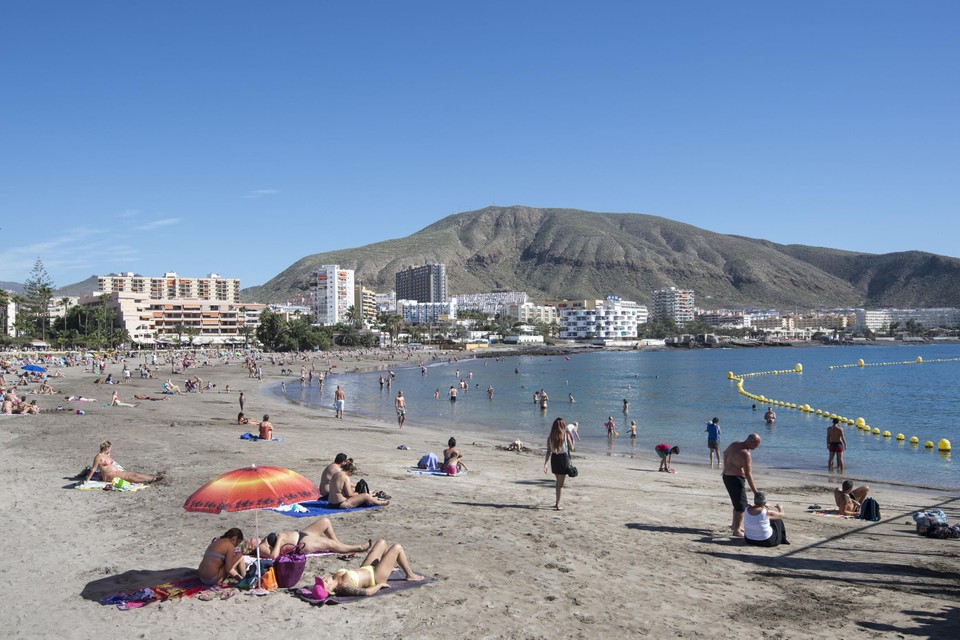 afschaffen alledaags Inloggegevens Belgische 'vergeet' te melden dat ze al 5 jaar op vakantie is in Tenerife:  nu moet ze al haar uitkeringen terugbetalen | Het Nieuwsblad Mobile