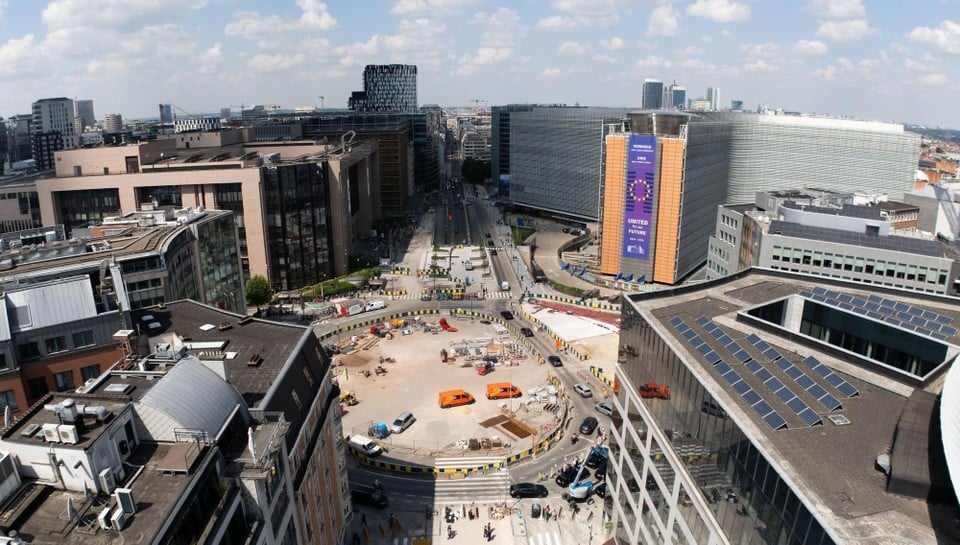 The Schumanplein, right in the European neighborhood, gets a prestigious and therefore expensive makeover.