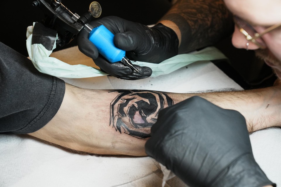 getatoeëerd': Artuur (21) laat tattoo zetten zonder die vooraf gezien te hebben (Gent) | Het Nieuwsblad Mobile