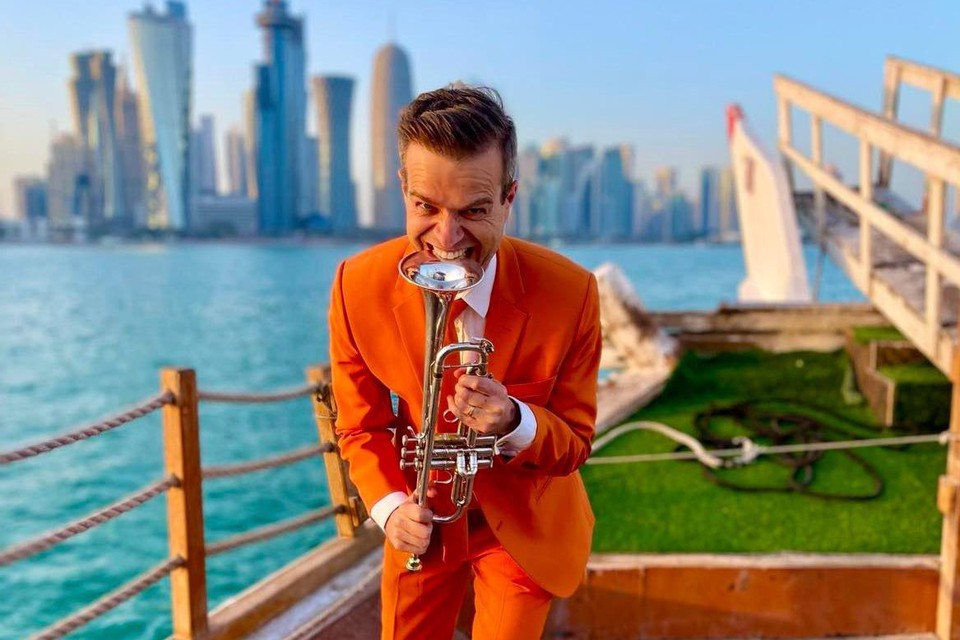 Beroepsmuzikant Joris Laenen (40), afkomstig uit Pulderbos, woont al veertien jaar heel graag in Qatar. “De mensen in het Midden-Oosten zijn echt veel voetbalgekker dan iedereen vermoedt.” 