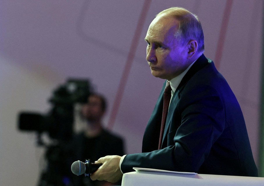 Poetin beschouwt de top als een “truc om ieders aandacht af te leiden” van de echte verantwoordelijken voor het conflict.