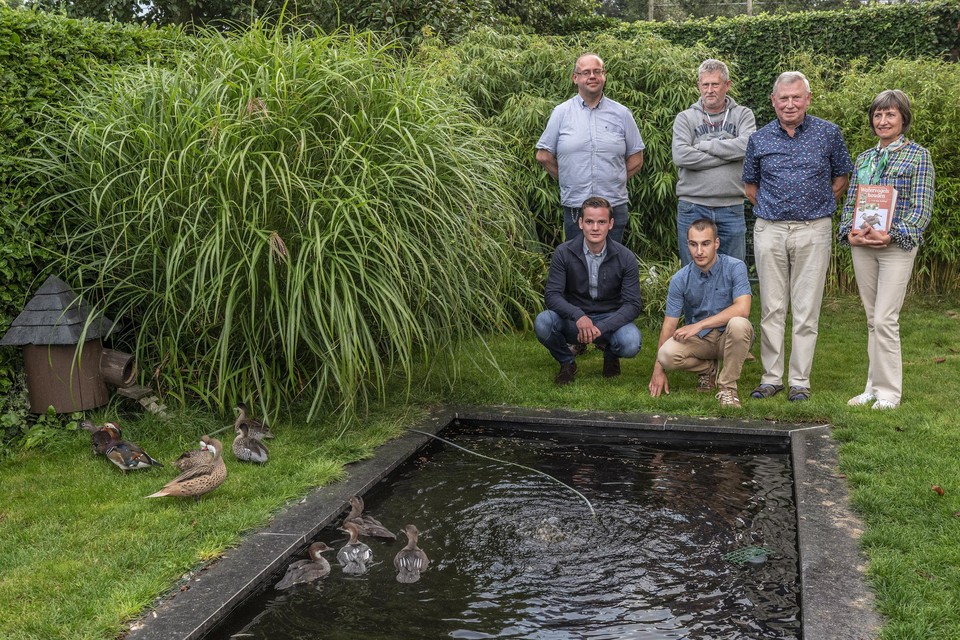 Marc Vanwildemeersch, Elias Watteyne, Carine Cappelle, Steven Mostrey, Julian Loomans, Kevin Gchesquière van Aviornis hopen ook jonge mensen warm te maken voor de vogelliefhebberij.