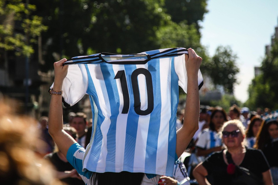 astronaut Gepland Voortdurende Lionel Messi blijft records verpulveren: shirts uitverkocht bij Adidas,  meest gelikete Instagram-post ooit | Het Nieuwsblad Mobile