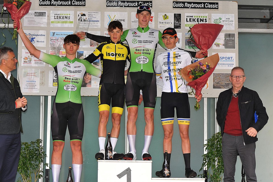 Maurice Hoorens (in het midden op het podium).
