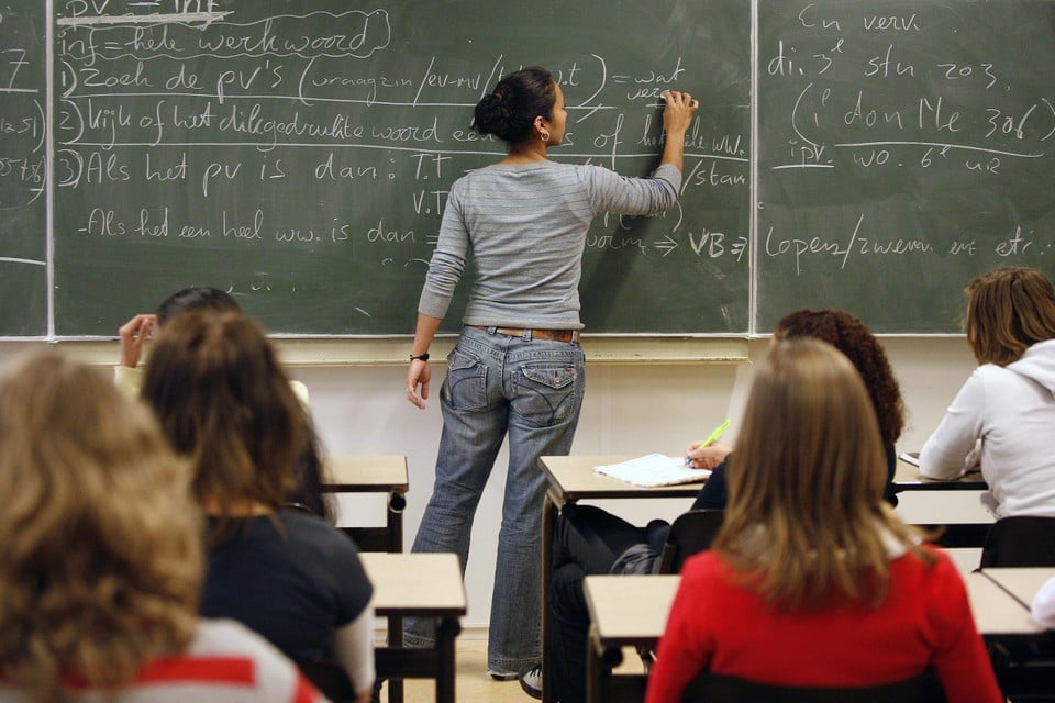 Shortage of teachers of Dutch and mathematics in community education is increasing