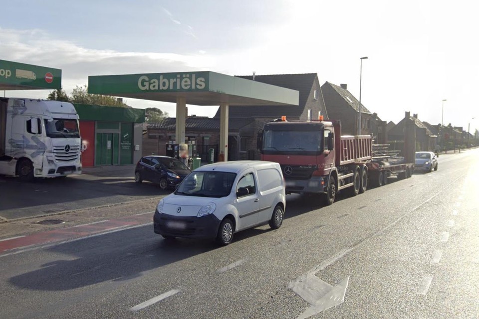 Het bewuste tankstation langs de Torhoutse Baan is intussen weer open. 