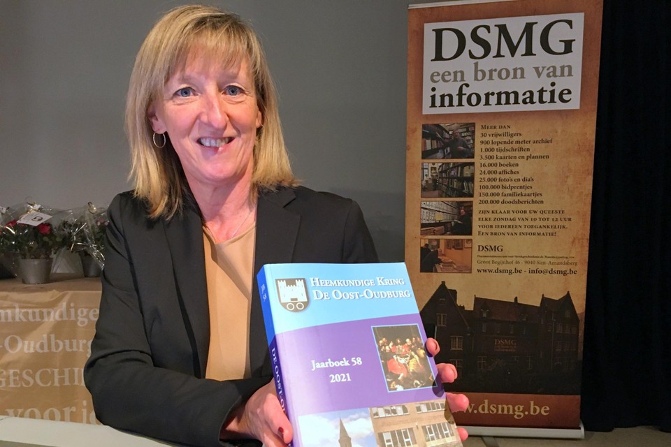 Het eerste exemplaar was voor burgemeester Elsie Sierens 