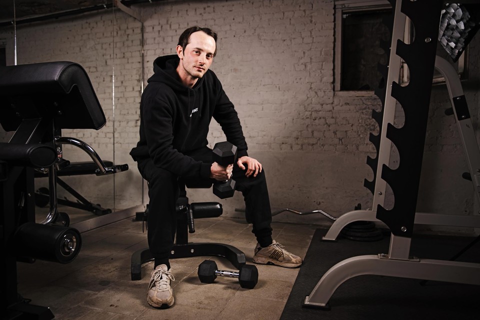 Xander, zoon van Koen De Bouw, is personal trainer in nieuw Play4-programma: “Online fitnessgoeroes deden mijn gezondheid meer kwaad dan goed” - Het Nieuwsblad
