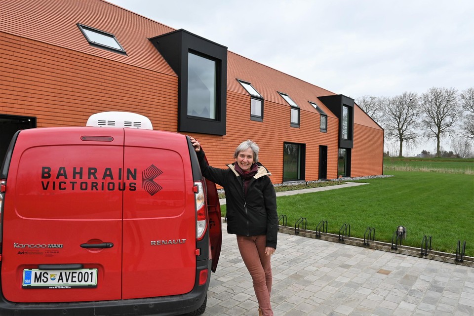 De grote teams logeren tijdens de Vlaamse wielerweken in tophotels, de World Tour-ploeg van Bahrein Victorious kiest voor de vakantiewoning van Magda Capelle in Moen.