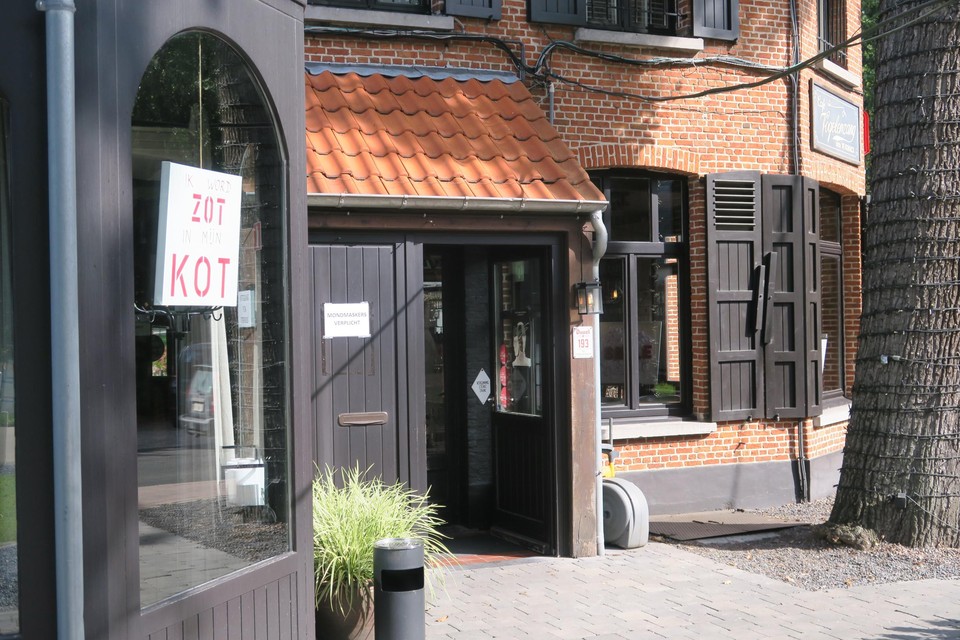 De ingang van de oorspronkelijke Vogelenzang, dat oorspronkelijk een herberg was..