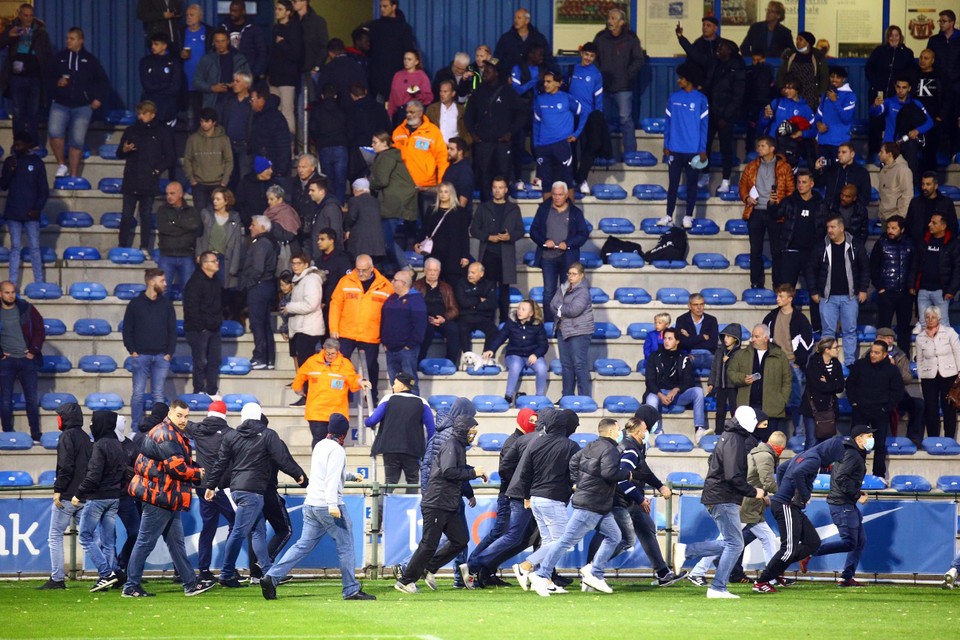 Duitse hooligans waren uit op een vechtpartij tijdens een wedstrijd in de Youth League.