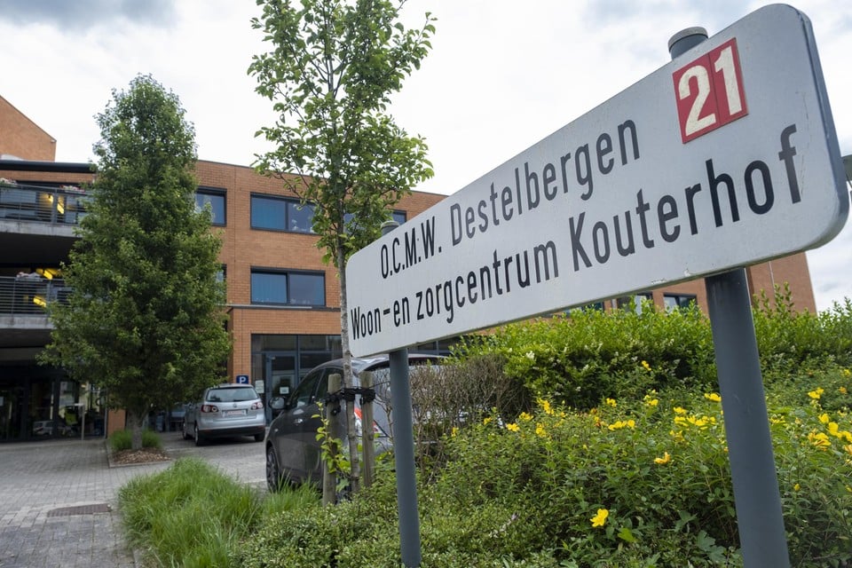 De feiten gebeurden in rusthuis Kouterhof in Destelbergen.