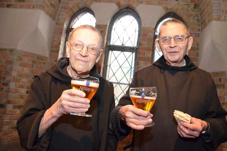 Benedictijnen uit Affligem met hun huisbiertje. 