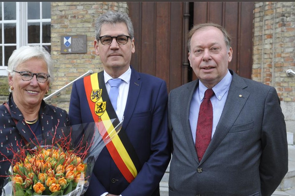 Greet Ardies-Vyncke, burgemeester Geert Vanden Broucke en Xavier Braet.