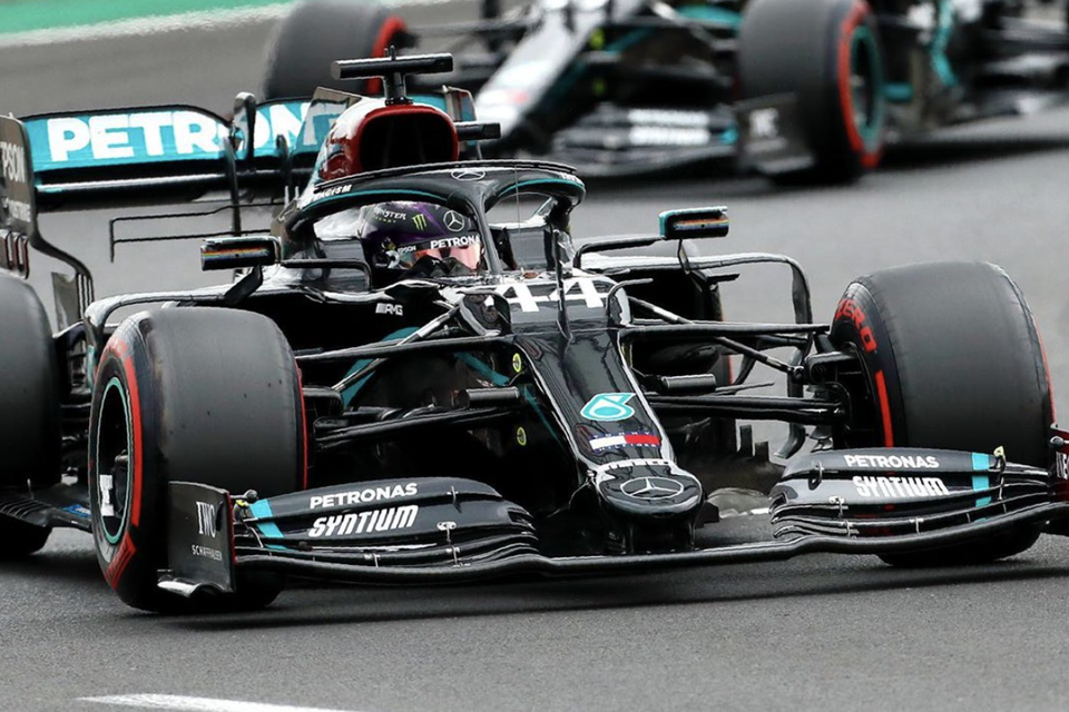 Lewis Hamilton in de Mercedes F1-bolide 