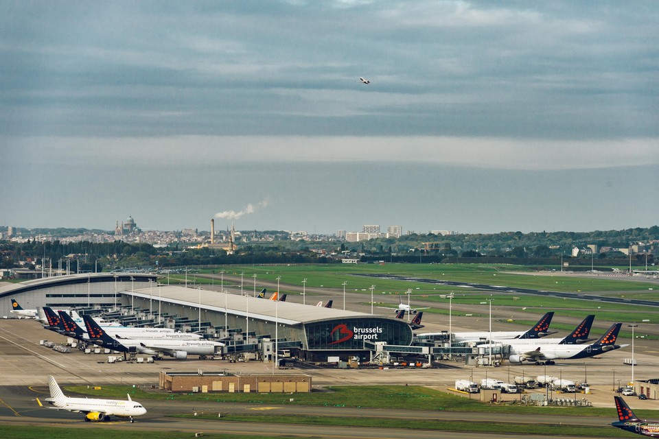 Een ongebreidelde uitbreiding van Brussels Airport kan de toekomst van de luchthaven op het spel zetten,waarschuwt Vilvoords burgemeester Hans Bonte.