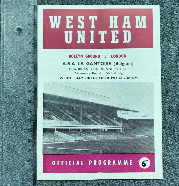 Een programmaboekje van West Ham - KAA Gent, uit 1964.