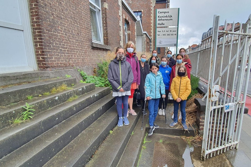 Ella, Paulien, Jil, Emma, Laura en Lina hebben voor volgend schooljaar nog steeds geen school.