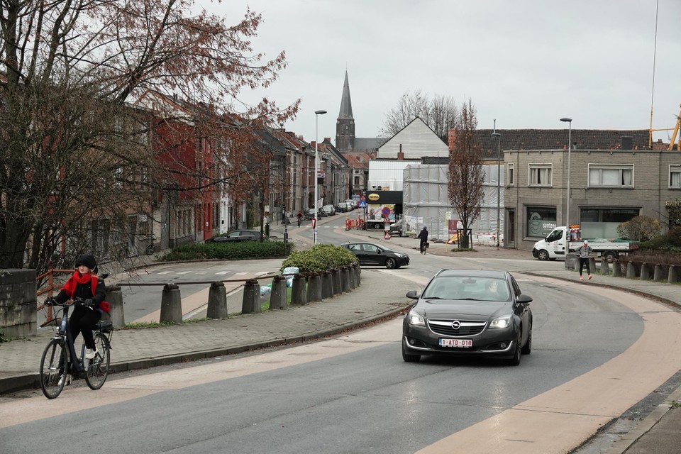 Mobiliteitsschepen Watteeuw wil doorgaand auto- en vrachtverkeer over de brug voor een deel onmogelijk maken.