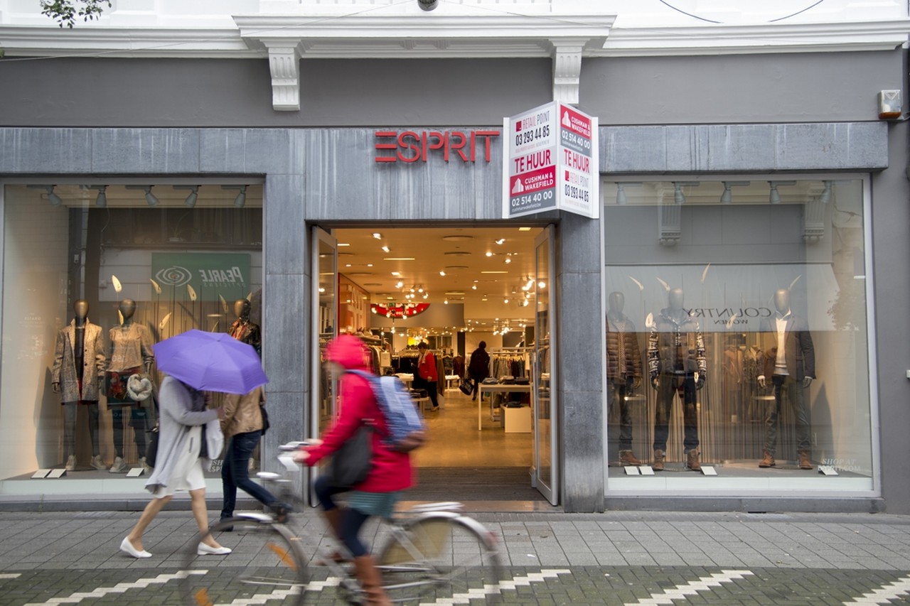 licentie omringen Naar boven Esprit wil banen schrappen en winkels sluiten | Het Nieuwsblad Mobile