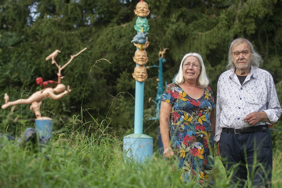 Het koppel Maria Van Grieken en Raymond Minnen stelt tegelijktijdig tentoon in cc ’t Getouw in Mol. Hij met moderne kunstwerken, zij met patchwork.