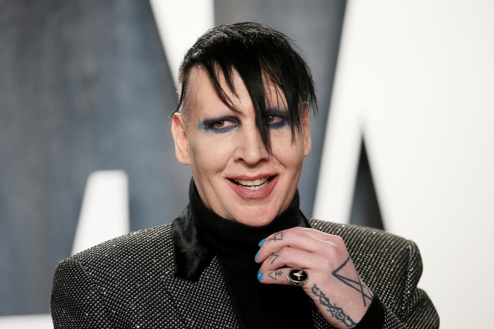 Ook een voormalige cameravrouw heeft nu een klacht ingediend tegen Marilyn Manson. 