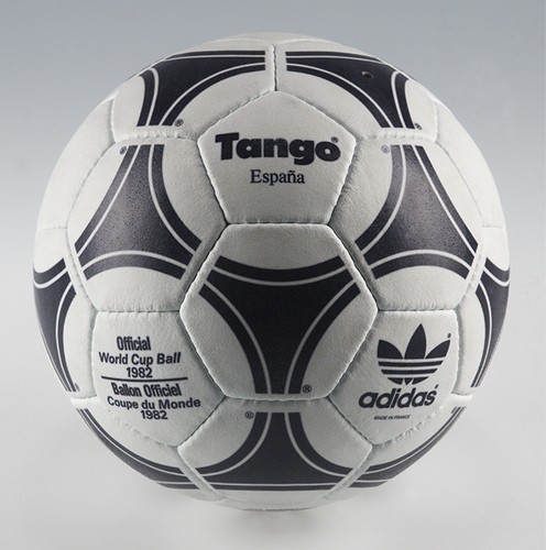 Verzorgen engel bevestigen De meest iconische WK-ballen ooit: van de originele Telstar tot een  schuimlaag naar de Jabulani | Het Nieuwsblad Mobile