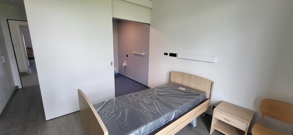 Elke bewoner heeft nu een eigen kamer én eigen sanitair.