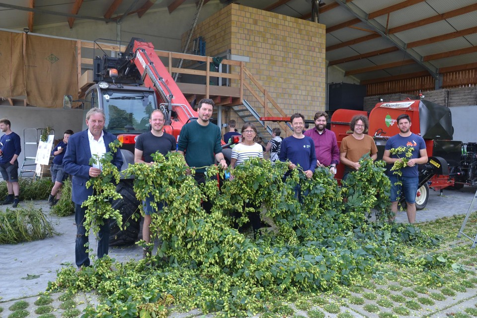De initiatiefnemers achter het Hop AAA+ project kregen zondag al meteen een demonstratie over de werking van de hopast.