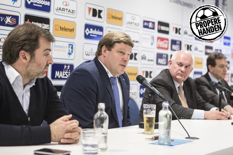 Eind 2015: Mogi Bayat, Hein Vanhaezebrouck, Ivan De Witte en Michel Louwagie beleggen een persconferentie om de contractverlenging van Vanhaezebrouck bij AA Gent aan te kondigen.  