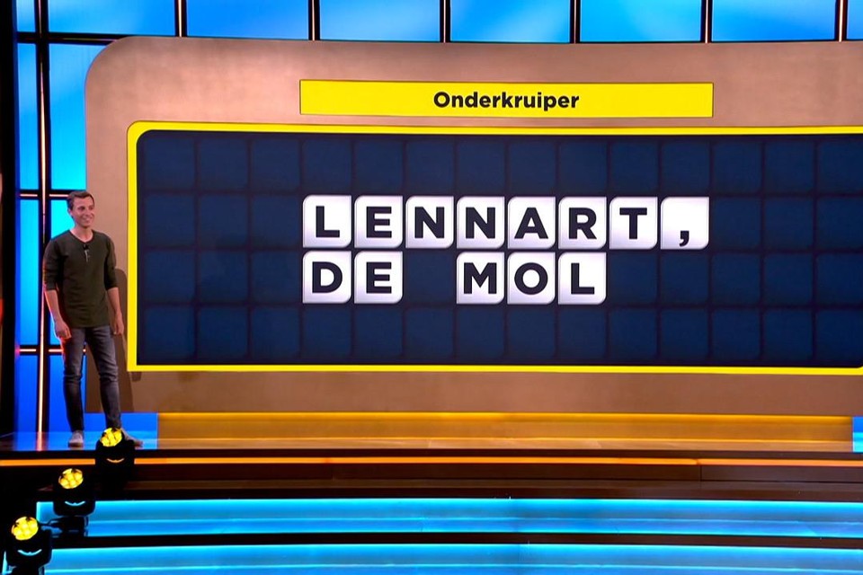 Lennart ‘de mol’ Driesen keert even terug naar tv als letterzetter in . Hij brengt bovendien een gek verhaal mee.