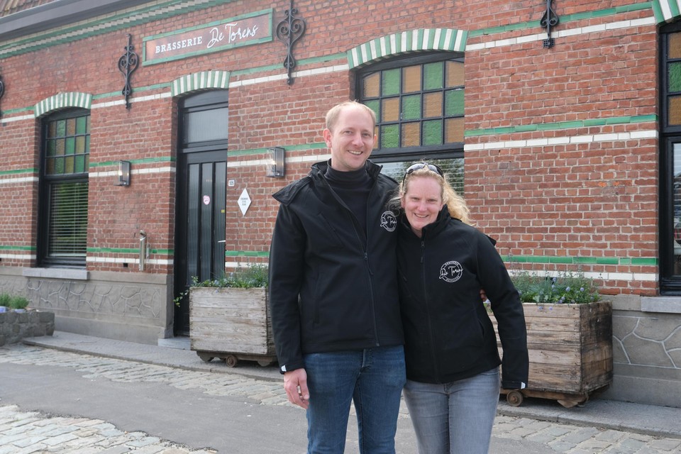 Kevin en Ann-Sophie hebben beiden al heel wat jaren horeca-ervaring, maar staan in Brasserie De Torens voor het eerst samen in een zaak.
