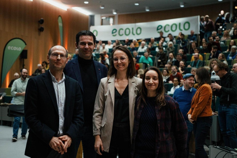 Olivier De Schutter (links) en Saskia Bricmont (derde van links) zullen de Europese lijst trekken voor Ecolo.