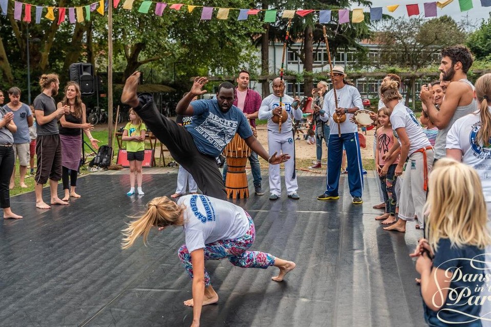Dansen in ’t Park in het Azaleapark van Sint-Amandsberg  