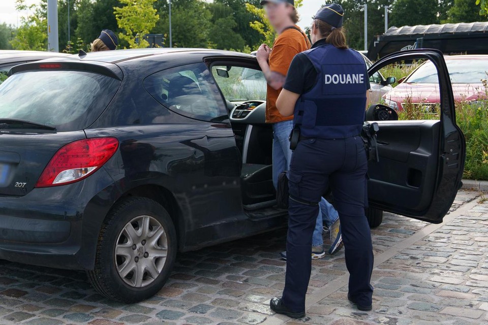 Zaterdag werden auto’s gecontroleerd aan de E17 in De Pinte, onder meer op rode diesel. 