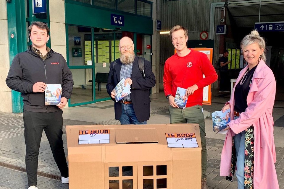 Vooruit voerde actie aan de ingang van het station in Oudenaarde.