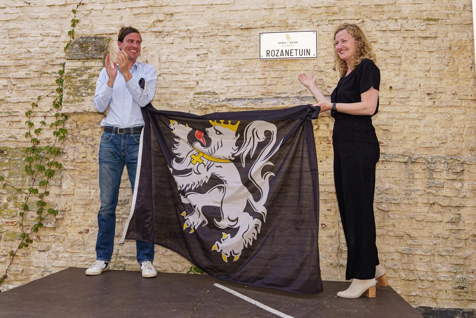 Mayor De Clercq and Astrid De Bruycker (Vooruit), aldermen of Public Green, officially opened the Rozanetuin on Saturday.  