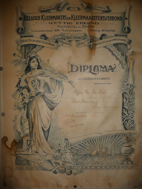 Karel Van Peer behaalde in 1938 met ‘Groote onderscheiding’ zijn diploma Heren Snijkunde.