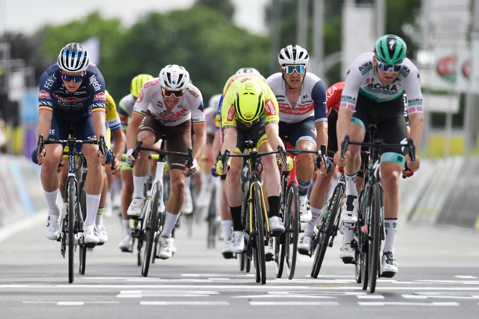 De sprint voor de vierde plaats werd gewonnen door Jordi Meeus voor Milan Menten en Tim Merlier (links).