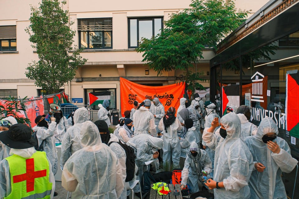 « We are back »: one hundred students blocks rectorate UGent and protests against collaborations with Israel (Ghent)