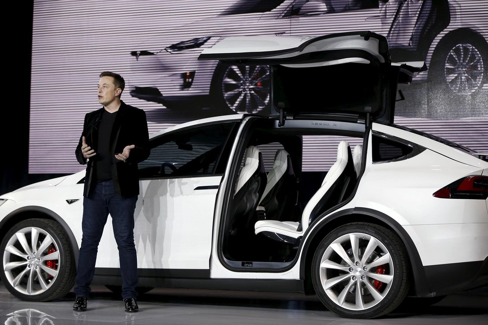 Topman Elon Musk bij de presentatie van de Model X 
