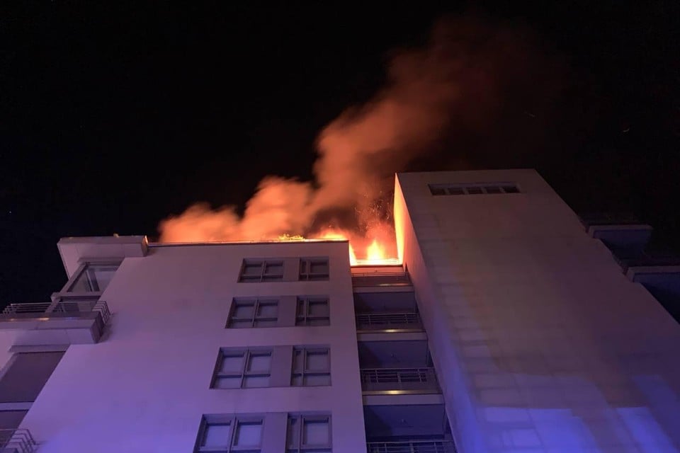 Two houses uninhabitable after a heavy fire in apartment complex in Uccle (Brussels)