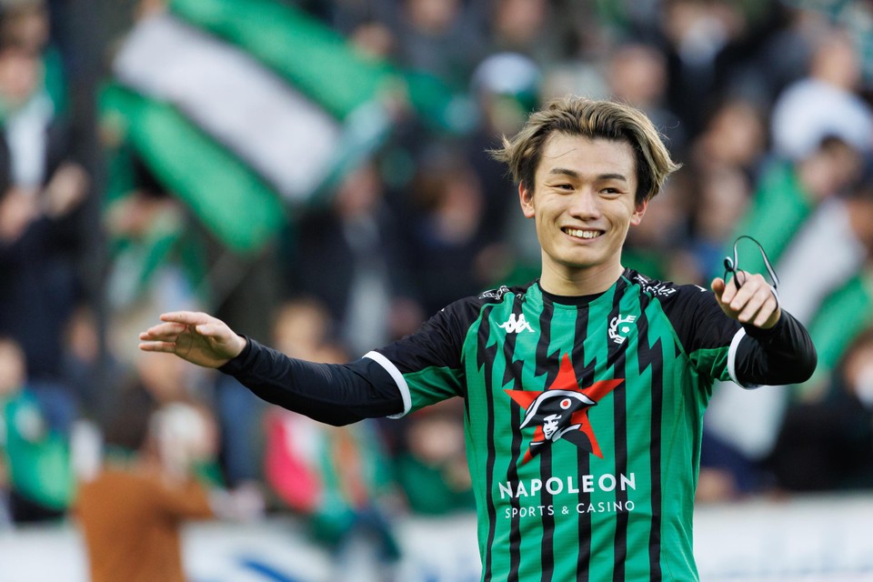 Ayase Ueda has become unfeasible for the Belgian top clubs.