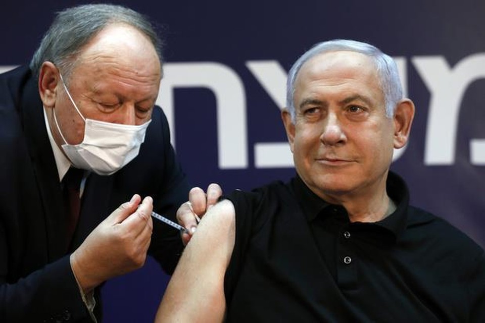 Netanyahu kreeg de eerste Pfizer-prik 