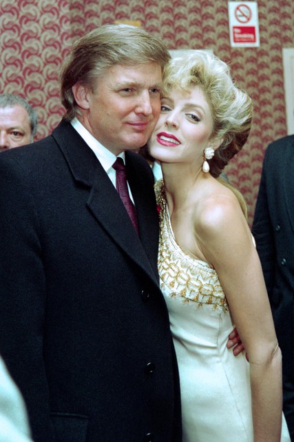 Donald Trump in 1993 met zijn toenmalige partner Marla Maples.