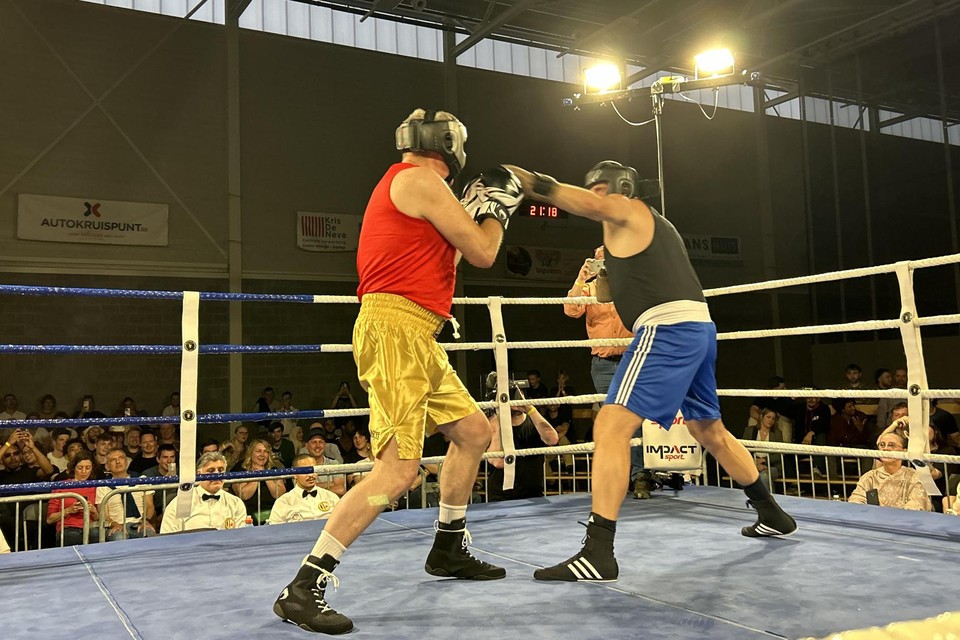 Burgemeesters Chris Vervliet (links) en Theo Francken maakten er een echte bokswedstrijd van.