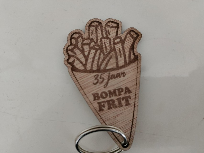 De sleutelhanger voor hun 35-jaar jubileum.