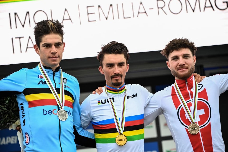 Het podium van vorig jaar in Imola: Wout van Aert, wereldkampioen Julian Alaphilippe en Marc Hirschi