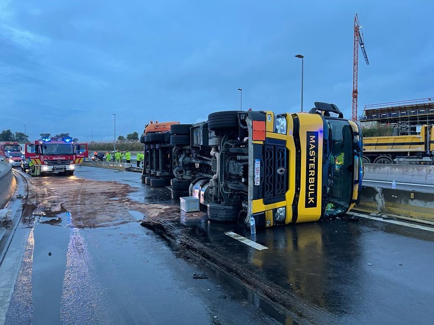 Echt niet Sophie Manieren Twee gewonden door ongeval met vrachtwagen E34: snelweg in beide richtingen  vrijgemaakt (Antwerpen) | Het Nieuwsblad Mobile